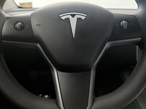 Used 2023 Tesla Model Y Long Range AWD/4WD image 57