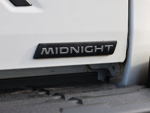 Used 2023 Nissan Frontier SV w/ Midnight Edition Package image 9