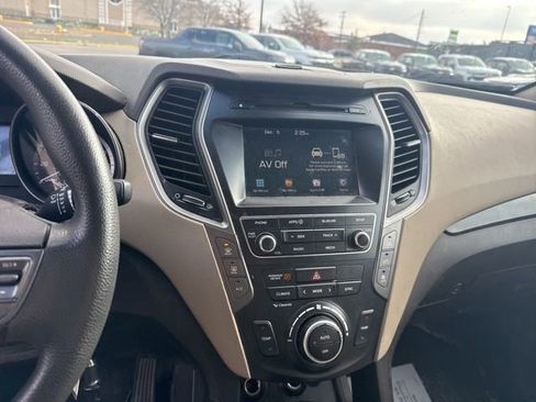 Used 2018 Hyundai Santa Fe SE w/ Cargo Package image 19