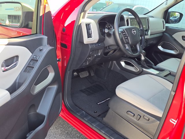 Certified 2025 Nissan Frontier SV AWD/4WD image 9