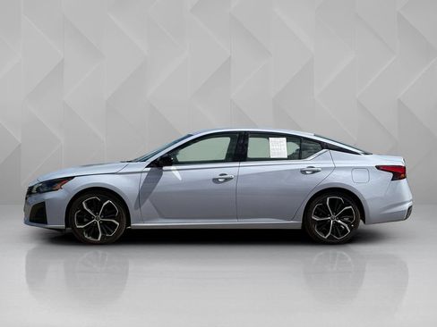 Used 2024 Nissan Altima 2.5 SR FWD image 8