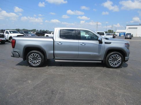 Certified 2025 GMC Sierra 1500 Denali Ultimate AWD/4WD image 5