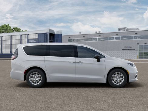 New 2026 Chrysler Pacifica Select FWD image 41