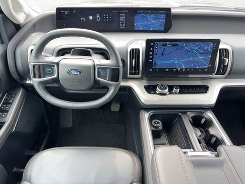 Used 2025 Ford Expedition Max Active AWD/4WD image 6
