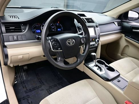 Used 2014 Toyota Camry LE FWD image 12