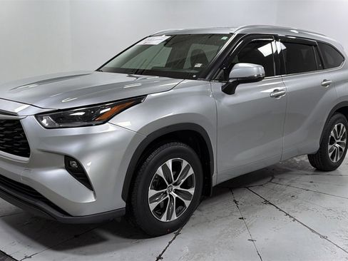 Used 2022 Toyota Highlander XLE image 1