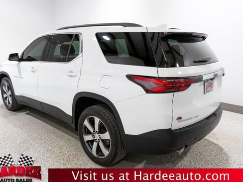 Used 2023 Chevrolet Traverse LT w/ LT Premium Package AWD/4WD image 3
