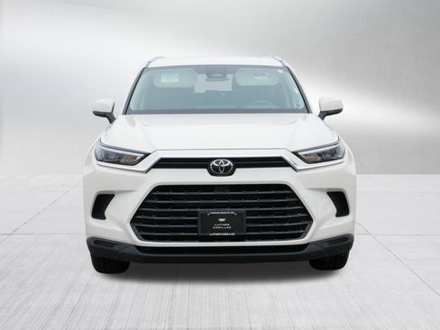 Used 2024 Toyota Grand Highlander XLE image 2