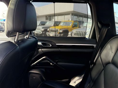 Used 2018 Porsche Cayenne image 9