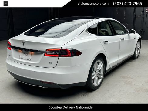 Used 2015 Tesla Model S 85 image 6