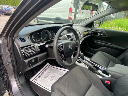 Used 2017 Honda Accord LX image 10