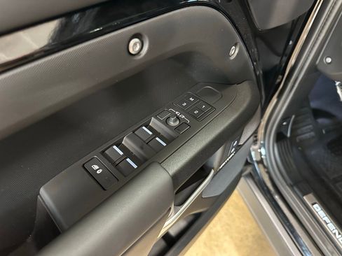 Used 2025 Land Rover Defender 110 X image 11