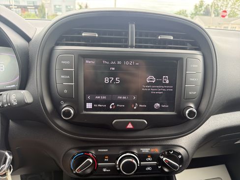Used 2024 Kia Soul LX w/ Option Group 015 FWD image 24