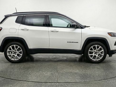 Used 2025 Jeep Compass Limited AWD/4WD image 11