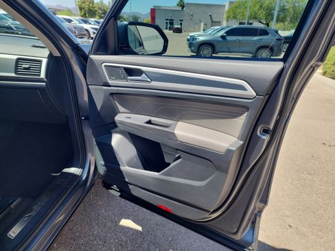 Used 2022 Volkswagen Atlas SEL Premium image 16