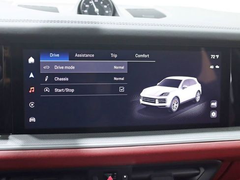 Used 2024 Porsche Cayenne image 22