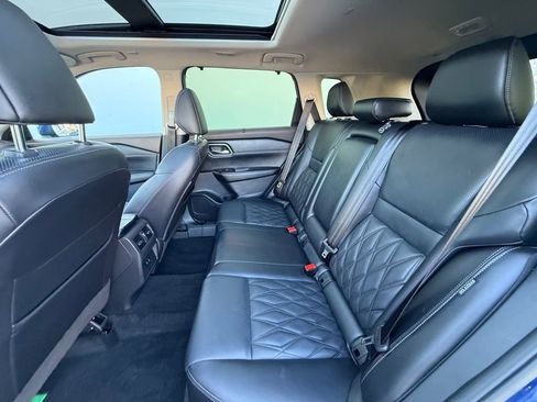 Certified 2023 Nissan Rogue Platinum image 18