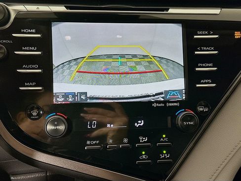 Used 2020 Toyota Camry XLE image 13