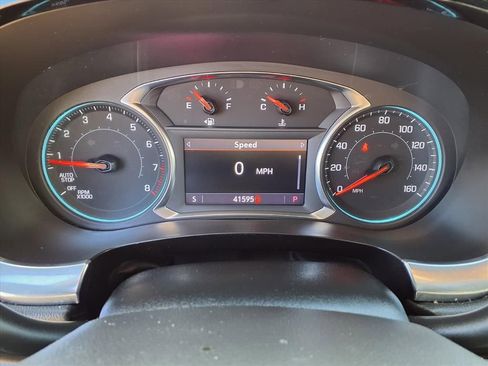 Used 2023 Chevrolet Traverse LT image 11