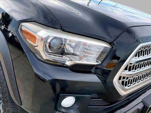 Used 2017 Toyota Tacoma TRD Off-Road w/ Tow Package AWD/4WD image 25
