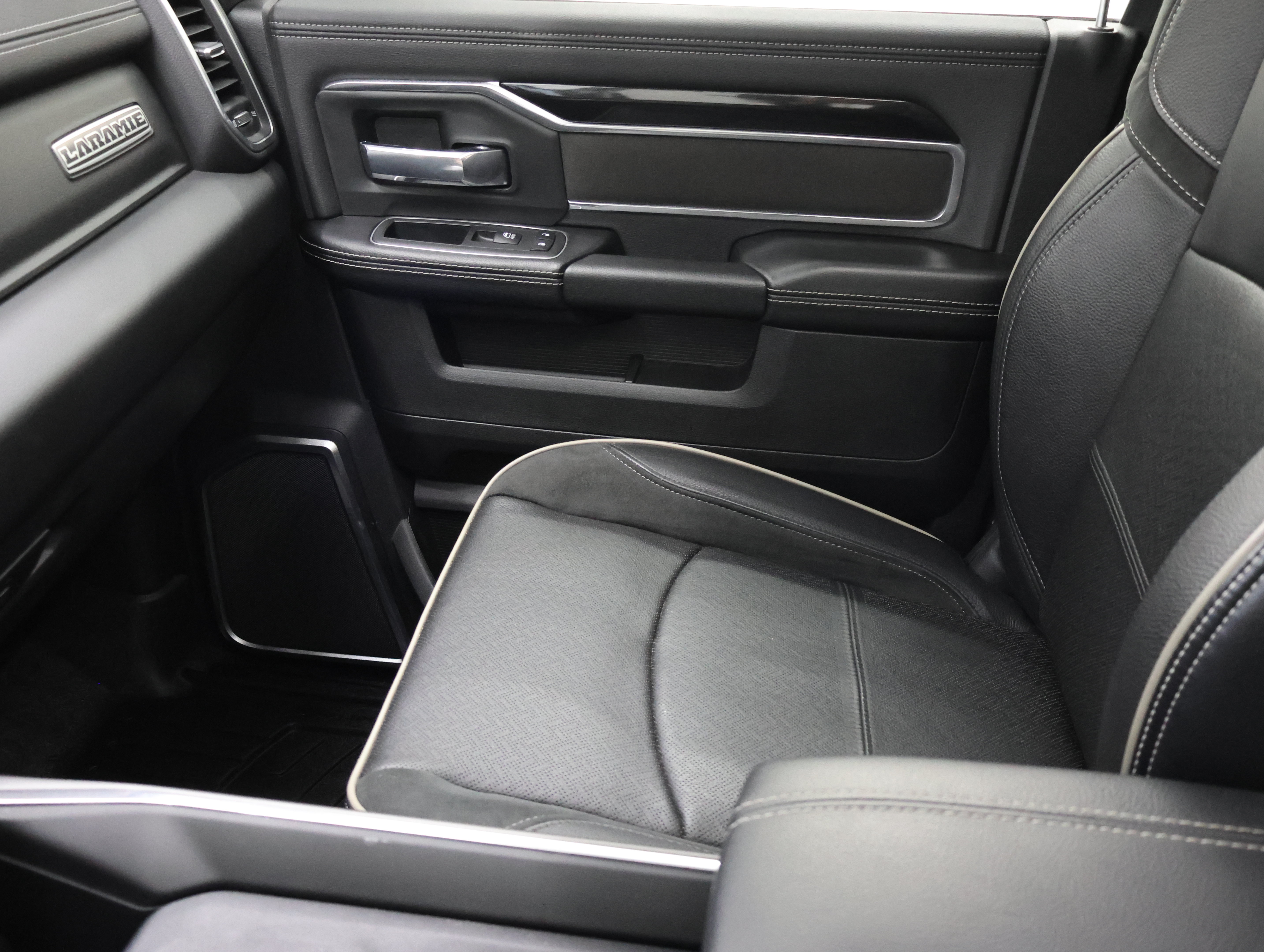 Used 2022 RAM 2500 Laramie AWD/4WD image 14