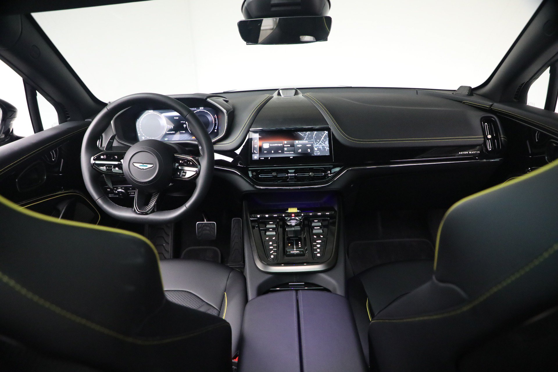 Used 2026 Aston Martin DBX S AWD/4WD image 16
