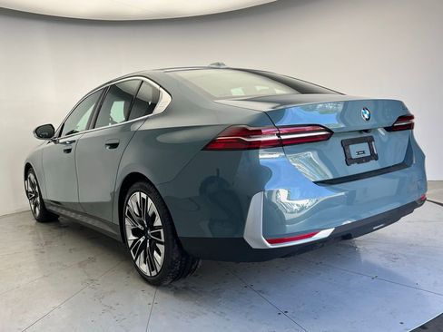 Certified 2024 BMW 530i w/ Premium Package RWD image 4