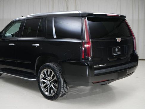 Used 2019 Cadillac Escalade Luxury w/ Escalade Sport Edition image 21