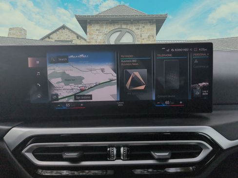 Used 2023 BMW 330i xDrive 330i xDrive w/ Premium Package image 11