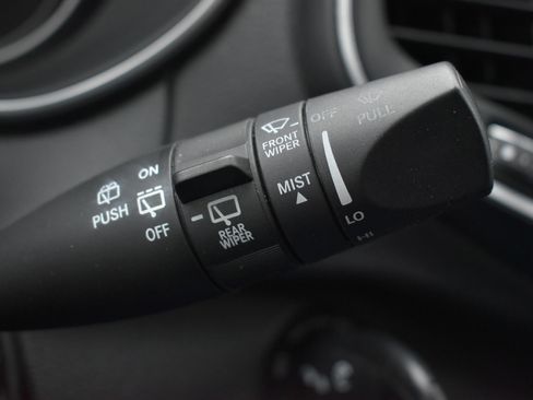 Used 2019 Jeep Cherokee Latitude w/ Cold Weather Group image 21