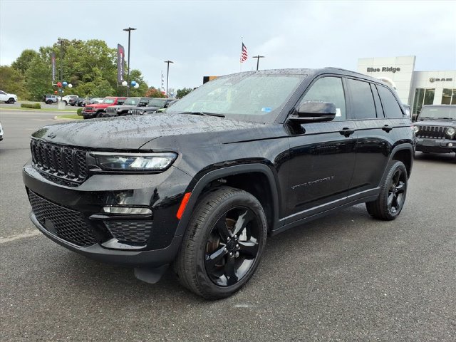 Used 2025 Jeep Grand Cherokee Limited w/ Black Appearance Package AWD/4WD image 10