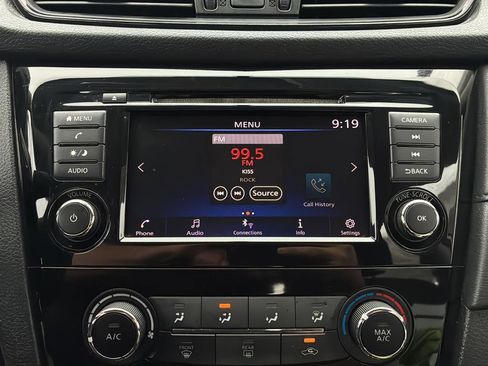 Used 2018 Nissan Rogue S image 18