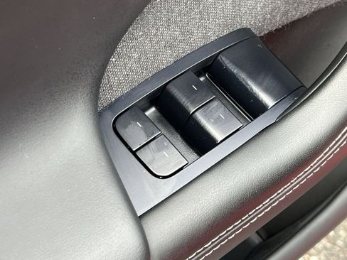 Used 2021 Tesla Model S Plaid image 13