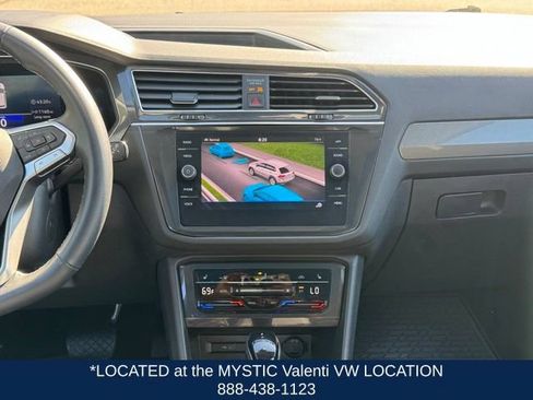 Certified 2022 Volkswagen Tiguan SE w/ Panoramic Sunroof Package AWD/4WD image 17