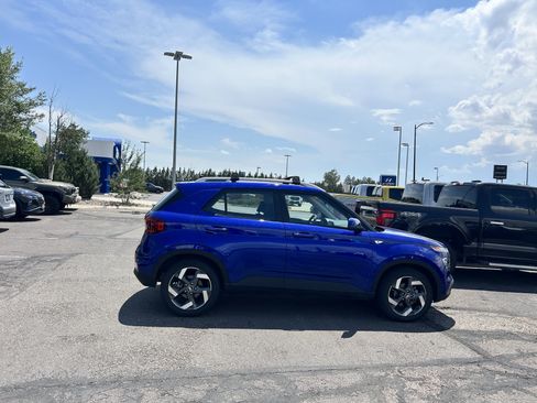 Used 2022 Hyundai Venue SEL FWD image 6