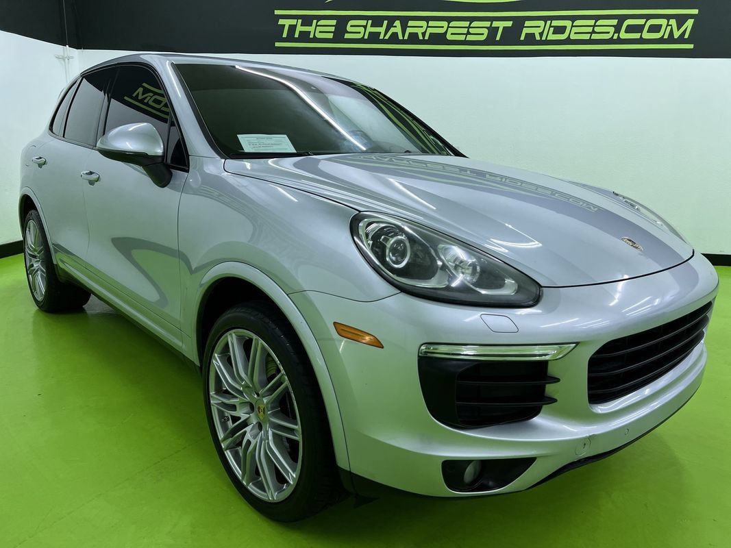 Used 2017 Porsche Cayenne Platinum Edition w/ Premium Package (PJV) AWD/4WD image 2