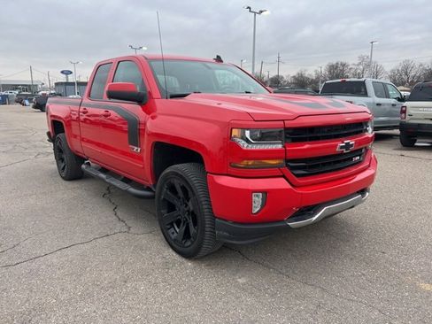 Used 2018 Chevrolet Silverado 1500 LT w/ Rally 2 Edition image 3