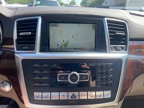 Used 2016 Mercedes-Benz GL 550 4MATIC image 27