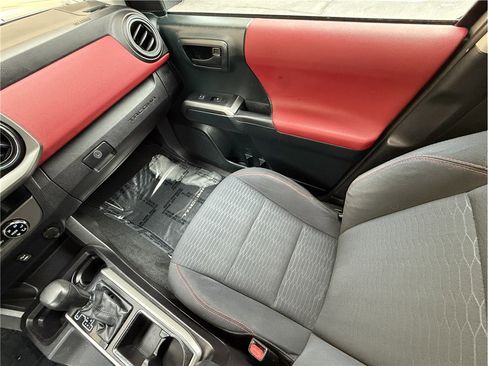 Used 2016 Toyota Tacoma SR5 w/ SR5 Appearance Package (SN) image 11