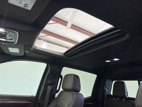 Used 2022 GMC Sierra 1500 Denali w/ Denali Reserve Package image 17