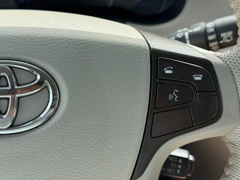 Used 2014 Toyota Sienna XLE w/ XLE Premium Package FWD image 23