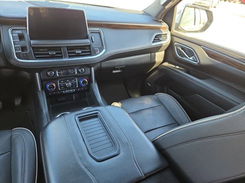 Used 2023 Chevrolet Suburban Premier image 13