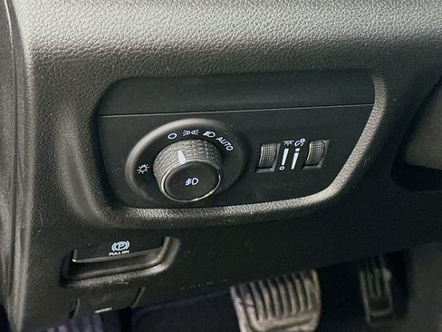 Used 2024 Jeep Grand Cherokee L Limited w/ Luxury Tech Group II image 17