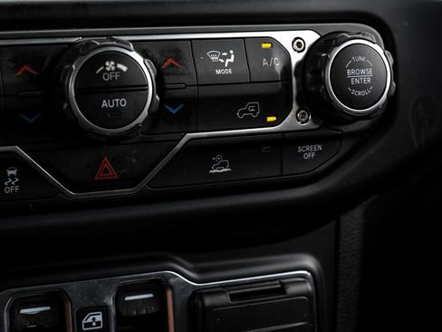 Used 2022 Jeep Wrangler Unlimited Sahara AWD/4WD image 36