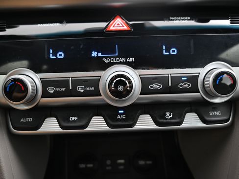 Used 2020 Hyundai Elantra SEL FWD image 17