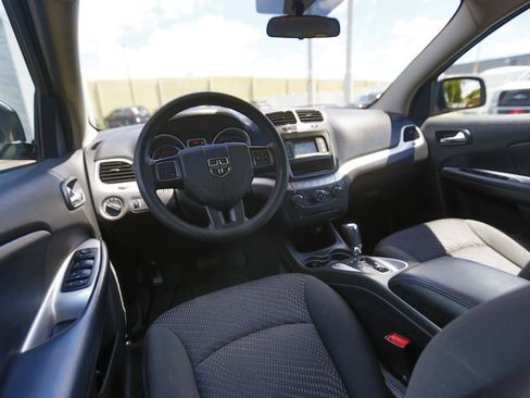 Used 2017 Dodge Journey SE w/ Flexible Seating Group FWD image 10