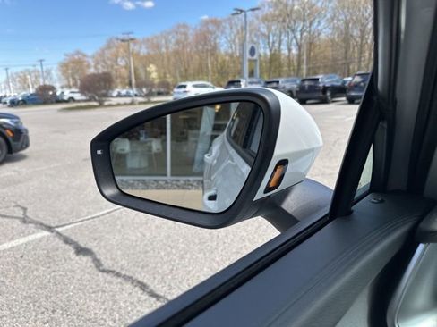 New 2026 Volkswagen Tiguan SE AWD/4WD image 15