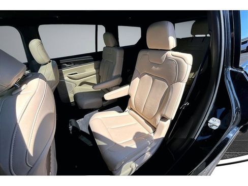 Certified 2025 Jeep Grand Cherokee L Limited AWD/4WD image 24
