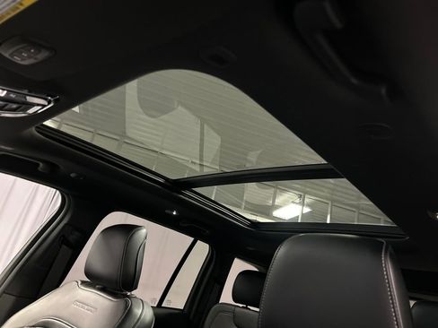 Used 2024 Jeep Grand Cherokee Overland image 23