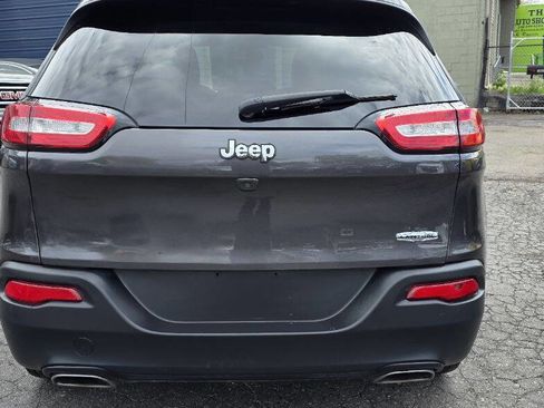 Used 2018 Jeep Cherokee Latitude Plus w/ Cold Weather Group image 5